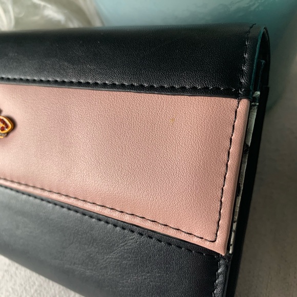 Dream Control Bee Wallet with Snakeskin Print - Picture 2 of 14